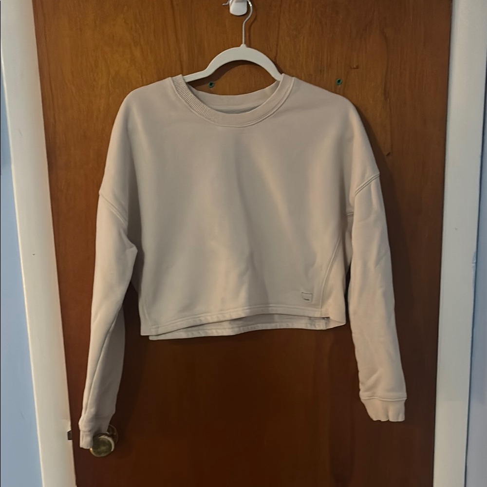 Vuori Cream Boxy Cropped Long Sleeve Sweatshirt